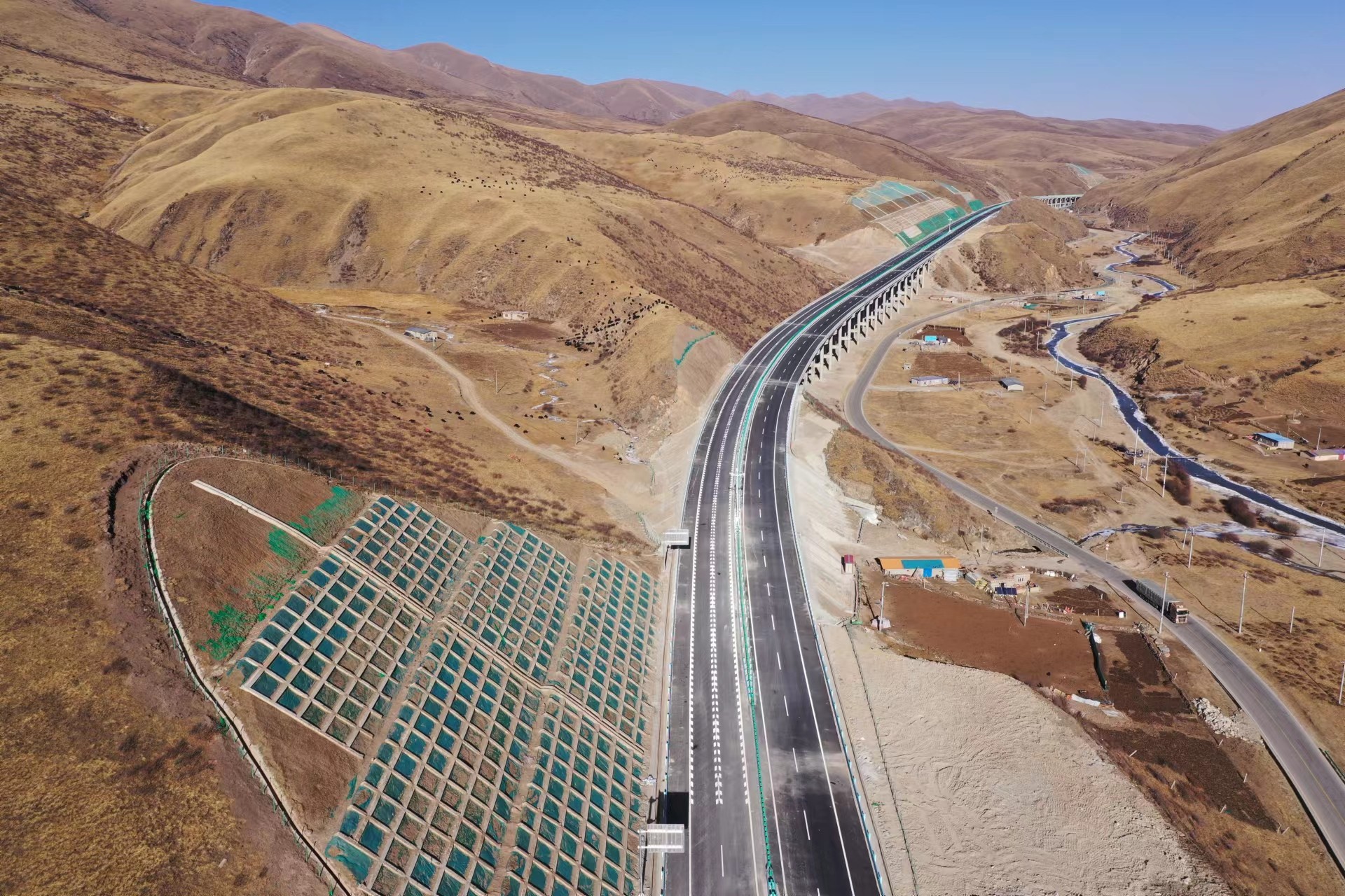 久马高速试通车50公里 四川青海实现高速直连